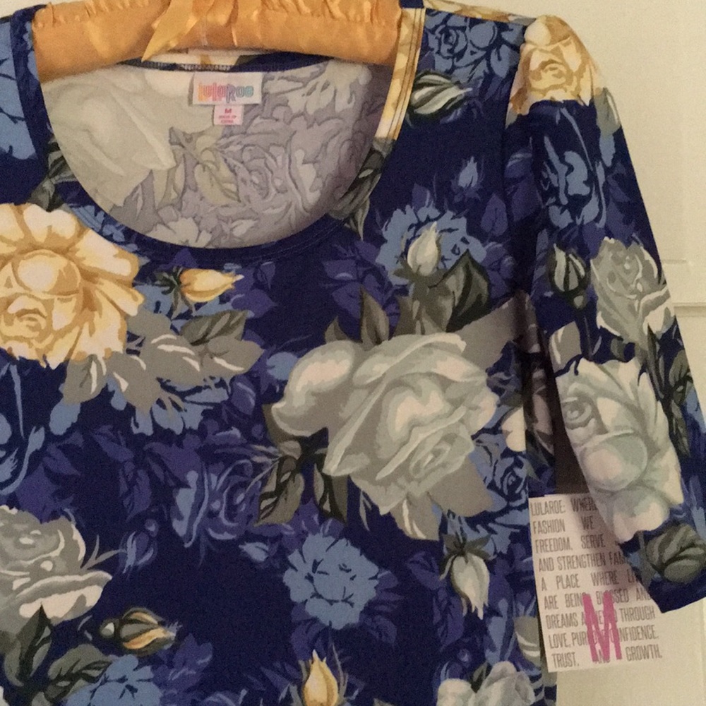 Beautiful Lularoe Ana! 💙